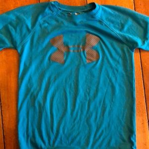 Youth small under armour t shirt